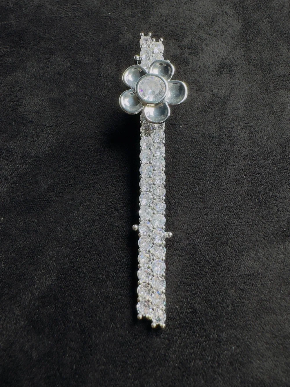 Silver Crystal Flower Hair Clip - Elegant Women’s Hair Accessory